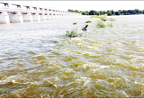 மேட்டூர் அணையில் இருந்து திறந்து விடப்பட்ட காவிரி நீர் திருச்சி வழியாக கல்லணை சென்றடைந்தது