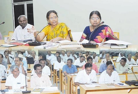 காலாண்டு தேர்வில் தேர்ச்சி பெறாத 10, 11, 12-ம் வகுப்பு மாணவர்கள் மீது கூடுதல் கவனம் செலுத்த வேண்டும்