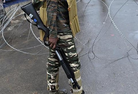 காஷ்மீரில் பணியாற்றும் மத்திய ரிசர்வ் போலீசாருக்கு பிளாஸ்டிக் தோட்டாக்கள்