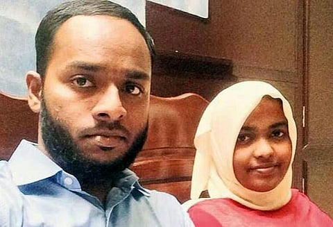 கேரளா ‘லவ் ஜிகாத்’ என்னுடைய மகள் தற்கொலை வெடிகுண்டாக வேண்டாம் ஹாதியா தந்தை