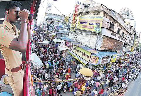தீபாவளி பண்டிகை: 250 கண்காணிப்பு கருவிகள் உதவியுடன் தி. நகர் சாலைகள் கண்காணிப்பு