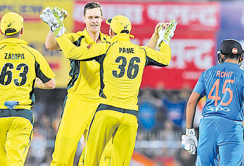 2-வது 20 ஓவர் கிரிக்கெட்: ஆஸ்திரேலியா எளிதில் வெற்றி இந்திய அணியை 118 ரன்னில் சுருட்டியது