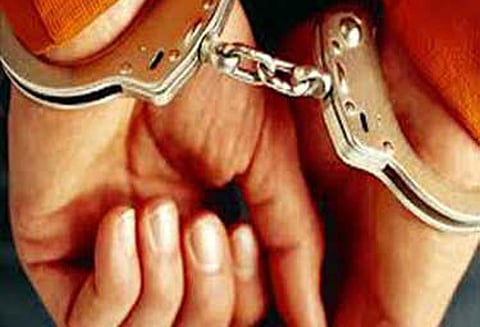 சப்-இன்ஸ்பெக்டரை தாக்கிய வாலிபர் கைது