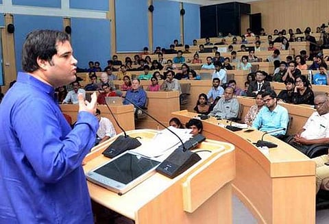 தேர்தல் ஆணையம் பல் இல்லாத புலி பா.ஜ.க எம்.பி வருண்காந்தி விமர்சனம்