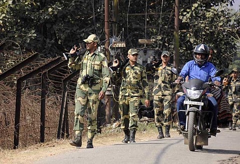 திரிபுராவில் மாடு கடத்தல் கும்பலால் தாக்கப்பட்ட எல்லை பாதுகாப்பு படை வீரர் கவலைக்கிடம்