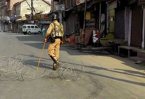கழுத்தறுக்கப்பட்ட நிலையில் காஷ்மீரில் பள்ளி ஆசிரியரின் உடல் கண்டெடுப்பு