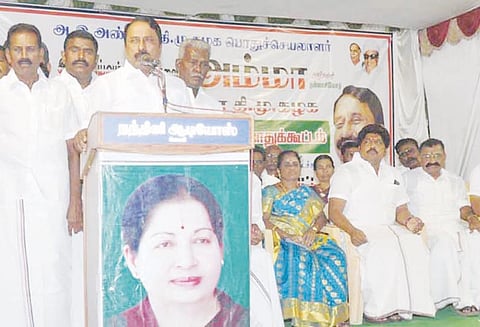 மத்திய அரசின் நிதி உதவியுடன் 10 ஆயிரம் பள்ளிக்கூடங்களில் ஸ்மார்ட் வகுப்புகள் அமைக்கப்படும்