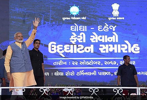 குஜராத்தில் கோகா மற்றும் பரூச் இடையே படகு போக்குவரத்தினை தொடங்கி வைத்தார் பிரதமர் மோடி