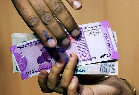 பண மதிப்பிழப்பு அறிவிக்கப்பட்ட நவம்பர் 8-ல் தேசிய அளவில் கருப்பு தினம் அனுசரிக்க எதிர்க்கட்சிகள் திட்டம்