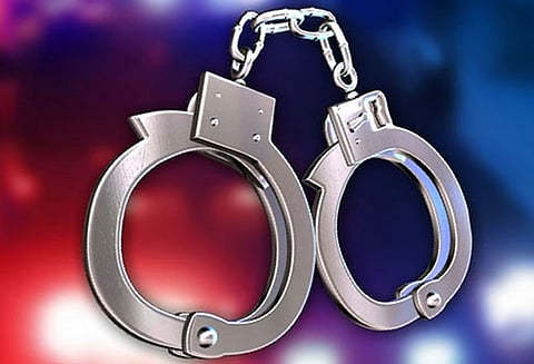 முதல்-அமைச்சர் விழாவில் தீக்குளிக்க முயன்ற மாமியார்-மருமகள் கைது