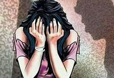 நெல்லையில் வீட்டில் அடைத்து வைத்து சிறுமி பாலியல் பலாத்காரம் முதியவருக்கு வலைவீச்சு