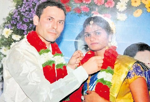 மாமல்லபுரத்திற்கு சுற்றுலா வந்தபோது காதல்: தமிழ் பெண்ணை திருமணம் செய்த பிரான்ஸ் வாலிபர்