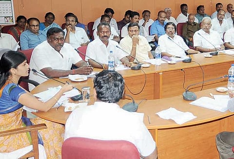 சேலம் மாவட்டத்தில் ஜவுளி பூங்கா அமைப்பதற்கு ரூ.2½ கோடி மானியம் வழங்கப்படும் கலெக்டர் தகவல்