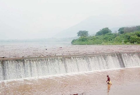 தொடர் மழை காரணமாக குண்டேரிப்பள்ளம் அணை நிரம்பியது மக்களுக்கு வெள்ள அபாய எச்சரிக்கை