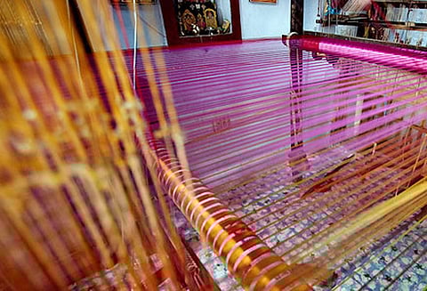 கைத்தறி நெசவாளர்களுக்கு புதிய நல்வாழ்வு காப்பீட்டு திட்டங்கள்