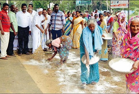 டெங்கு ஒழிப்பு நடவடிக்கை: காரிக்கூட்டம் கிராமத்தில் சுகாதார பணிகள் தீவிரம்