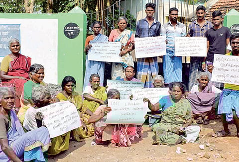 பெருங்காமநல்லூர் பள்ளியை நினைவுச் சின்னமாக அறிவிக்க வேண்டும் மாற்றுத்திறனாளிகள் போராட்டம்