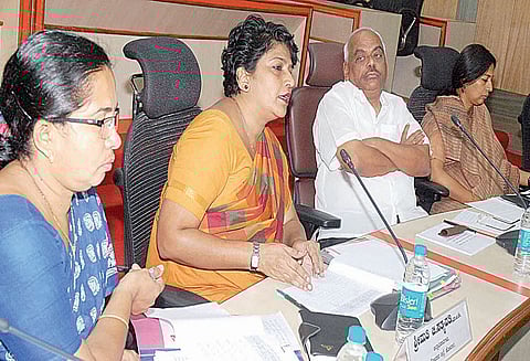 போலீஸ் அதிகாரி தற்கொலை விவகாரம்: கே.ஜே.ஜார்ஜ் மந்திரி பதவியை ராஜினாமா செய்ய தேவையில்லை ரமேஷ் குமார் பேட்டி