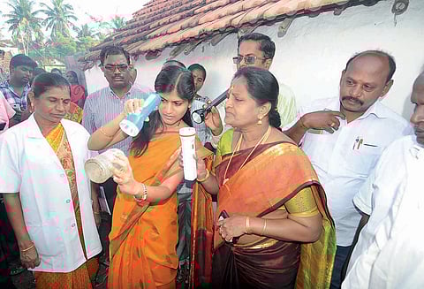 டெங்கு தடுப்பு பணிகளுக்கு பொதுமக்கள் உறுதுணையாக இருக்க வேண்டும் ஆய்வின்போது கலெக்டர் வேண்டுகோள்