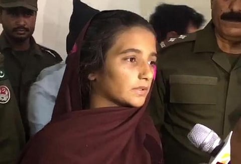 கணவன்-குடும்பத்தினர் 15 பேரை பாலில் விஷம் கலந்து கொலை செய்த புதுப்பெண்