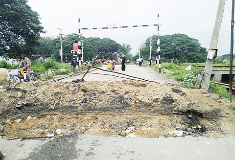 ரெயில்வே சுரங்கப்பாதை பணிகள் 2 மாதமாக முடக்கம் அதிகாரிகள் நடவடிக்கை எடுப்பார்களா?