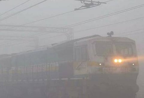 தொடர் மழையால் சென்ட்ரல், எழும்பூர் ரயில் நிலையங்களுக்கு வரக்கூடிய ரயில்கள் தாமதம்