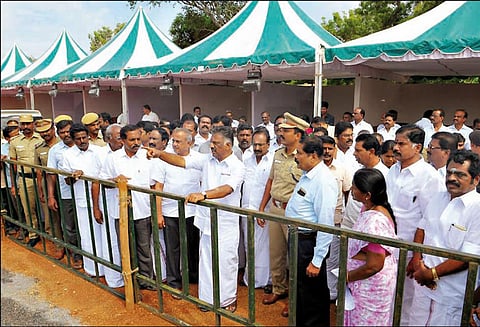 தேனியில் நாளை எம்.ஜி.ஆர். நூற்றாண்டு விழா: நலத்திட்ட உதவிகள் வழங்க ஏற்பாடு