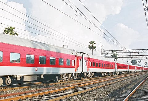 கோவை-சென்னை சென்ட்ரல் வழித்தடத்தில் ஓடும் ‘சேரன் எக்ஸ்பிரஸ்’ ரெயிலின் பெட்டிகள் அதிநவீனமாக மாற்றம்