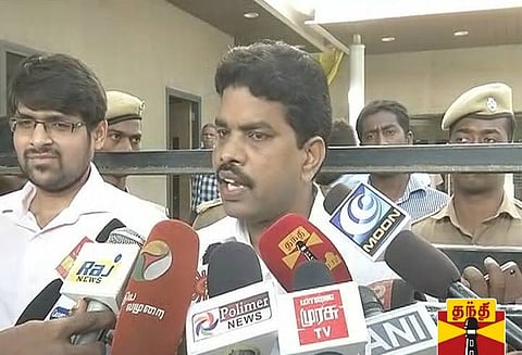 எங்களை அரசியல் ரீதியாக எதிர்கொள்ள முடியாதவர்கள் வருமான வரித்துறை சோதனை மூலம் மிரட்டி பார்க்கிறார்கள்