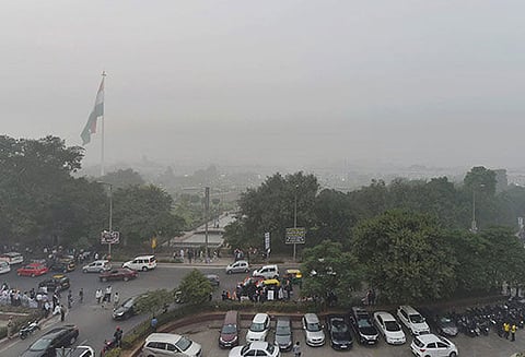 டெல்லியில் நவ.13 ஆம் தேதி முதல் ஐந்து நாட்கள் வாகன கட்டுப்பாடு அமல்படுத்தபடும் என அறிவிப்பு