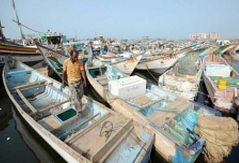 எல்லை தாண்டி மீன் பிடித்ததாக கூறி 55 இந்திய மீனவர்களை சிறைபிடித்தது பாகிஸ்தான் கடற்படை