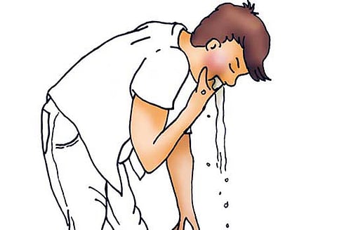 கல்வராயன்மலையில் காளாண்களை சமைத்து சாப்பிட்ட கணவன்–மனைவி உள்பட 7 பேருக்கு திடீர் வாந்தி–மயக்கம்