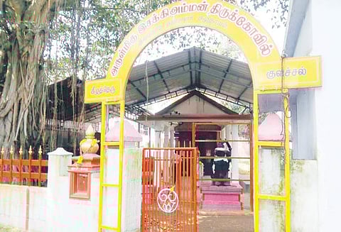 குளச்சலில் 2 கோவில்களில் அடுத்தடுத்து கொள்ளை மர்ம கும்பல் கைவரிசை