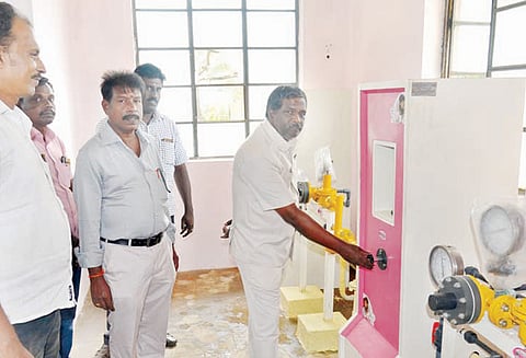 தஞ்சை வெண்ணாறு தலைமை நீரேற்று நிலையத்தில் ரூ.15 லட்சத்தில் குடிநீரில் குளோரின் கலக்கும் நவீன எந்திரம்