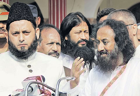 அயோத்தி விவகாரம்: முஸ்லிம் தலைவர்களுடன் ஸ்ரீ ரவிசங்கர் சந்திப்பு