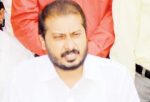 அரசையும், அ.தி.மு.க.வையும் பாதுகாக்க எடப்பாடி பழனிசாமி, தினகரன் இணைந்து செயல்பட வேண்டும்