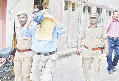 சிவன்கோவில் துவாரபாலகர் சிலையை ஆஸ்திரேலியாவுக்கு கடத்தியதாக சுபாஷ்சந்திரகபூர் மீது புதிய வழக்கு