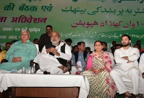 மோடியின் கையை வெட்டவும், கழுத்தை அறுக்கவும் பீகார் மக்கள் தயாராக உள்ளனர் ராப்ரி தேவி சர்ச்சை பேச்சு