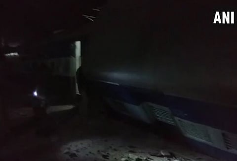 உ.பியில் வாஸ்கோடகாமா - பாட்னா விரைவு ரயில் தடம் புரண்டு விபத்து: 2 பேர் பலி