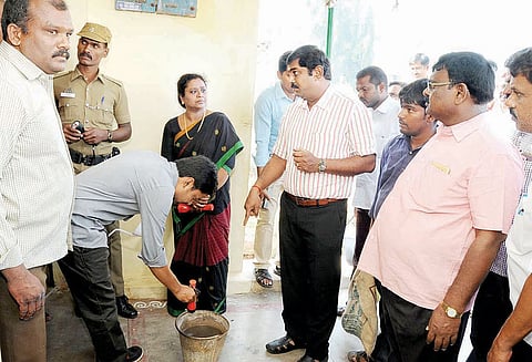 காவேரிப்பட்டணம், மத்தூர் ஒன்றியங்களில் டெங்கு தடுப்பு பணிகளை கலெக்டர் ஆய்வு