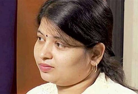 நான் ஜெயலலிதாவின் மகள் என்பது ஒ.பன்னீர்செல்வத்துக்கும் தெரியும் அம்ருதா சொல்கிறார்