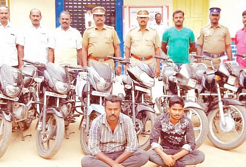 கிருஷ்ணகிரி பகுதிகளில் திருடப்பட்ட 9 மோட்டார்சைக்கிள்கள் மீட்பு 2 பேர் கைது