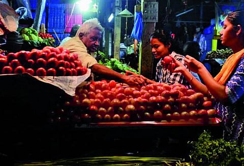 வெங்காயம் மற்றும் தக்காளியின் விலை 15-20 நாட்களில் குறையும் விவசாயத்துறை செயலாளர்