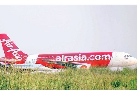 திருச்சியில் இருந்து மலேசியாவுக்கு புறப்பட்ட விமானத்தில் தொழில்நுட்ப கோளாறு பயணிகள் அதிர்ஷ்டவசமாக உயிர் தப்பினர்