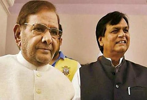 சரத் யாதவ், அலி அன்வரின் டெல்லி மேல்-சபை எம்.பி. பதவி பறிப்பு