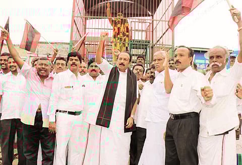 ஆர்.கே.நகர் இடைத்தேர்தலில் அ.தி.மு.க.வினர் எத்தனை கோடி கொட்டி கொடுத்தாலும் தி.மு.க. வெற்றியை தடுக்க முடியாது