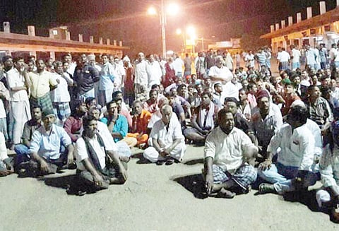 ஆரணியில் காய்கறி வியாபாரிகள் கடையடைப்பு போராட்டம்