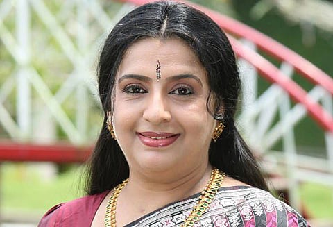 20 வயதில், 22 வயது பையனுக்கு அம்மா!