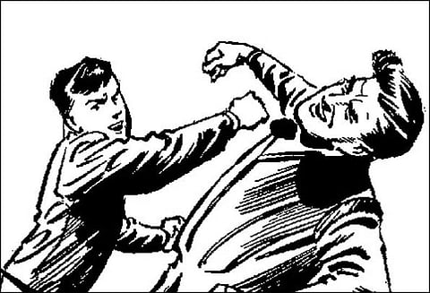 கல்லூரி மாணவனை தாக்கி செல்போனை பறித்த வாலிபருக்கு தர்மஅடி 2 பேர் தப்பி ஓட்டம்