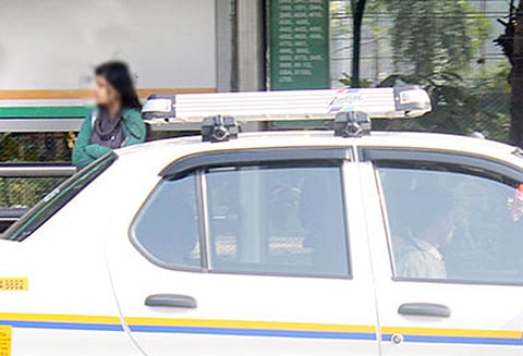 காரில் நடந்த பாலியல் வன்முறையை கொள்ளை வழக்காக பதிவு செய்ய வற்புறுத்தல்; பெண் குற்றச்சாட்டு